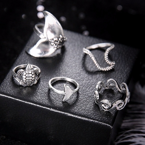 'Deep Sea Dive' 5-piece Whale and Turtle Ring Set - Picture 6 of 7
